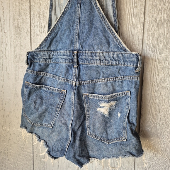 Divided Denim Distressed Overalls Shorts Ripped Stylish  Summer Size 8 - Picture 6 of 9